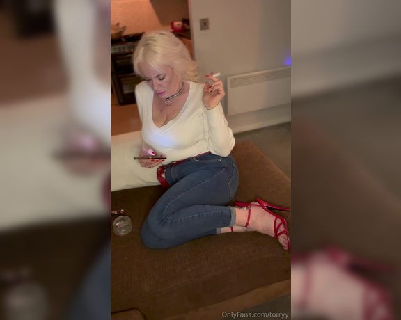 Torryy aka torryy OnlyFans - Relaxing with a cigarette