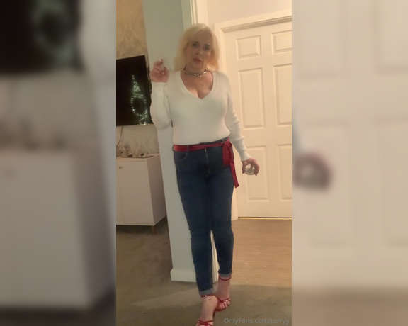 Torryy aka torryy OnlyFans - Trying new jeans while I have a smoke