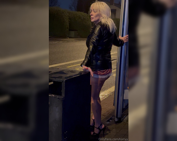 Torryy aka torryy OnlyFans - A quick smoke before the bus arrives