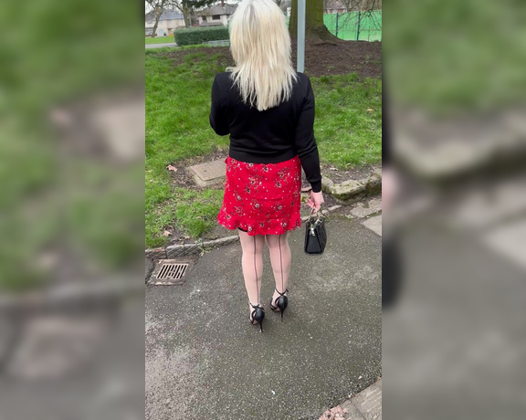 Torryy aka torryy OnlyFans - A smoke in the park