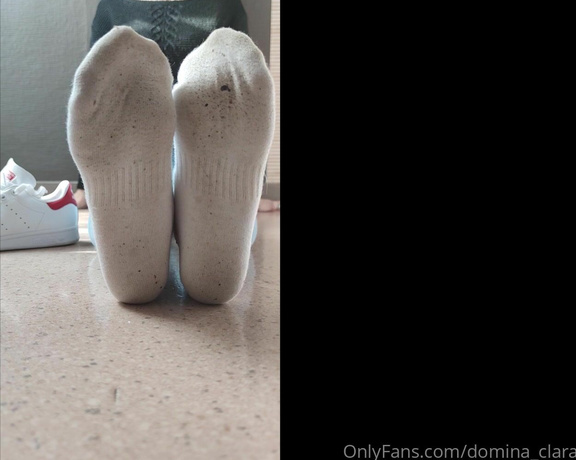 Domina_clara aka domina_clara OnlyFans - Vido que javais faite pour un soumis qui mavait achet mes chaussettes Bonne journe