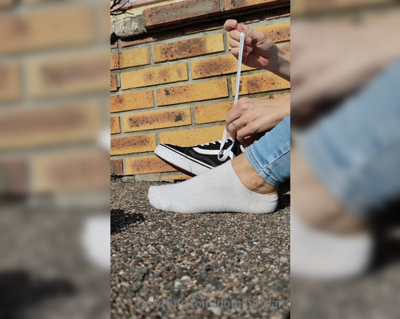 Domina_clara aka domina_clara OnlyFans - Jadore mes nouvelles vans avec des petites sockettes blanches Im in love with my new