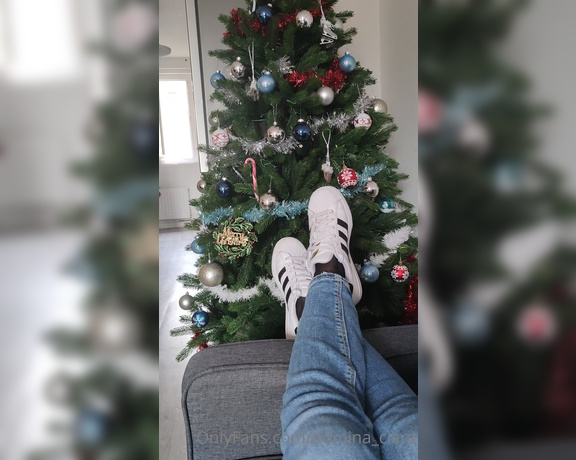 Domina_clara aka domina_clara OnlyFans - Enjoy the Christmas period with my feet Profitez de la priode de Nol avec mes