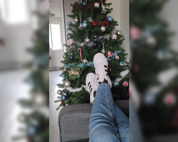 Domina_clara aka domina_clara OnlyFans - Enjoy the Christmas period with my feet Profitez de la priode de Nol avec mes