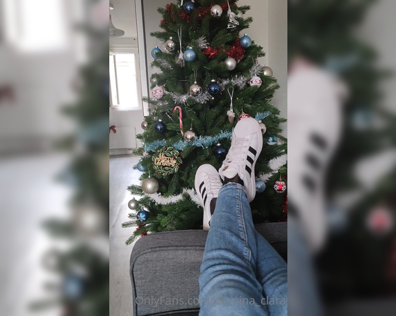 Domina_clara aka domina_clara OnlyFans - Enjoy the Christmas period with my feet Profitez de la priode de Nol avec mes