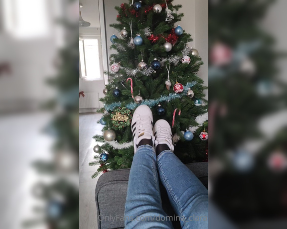 Domina_clara aka domina_clara OnlyFans - Enjoy the Christmas period with my feet Profitez de la priode de Nol avec mes