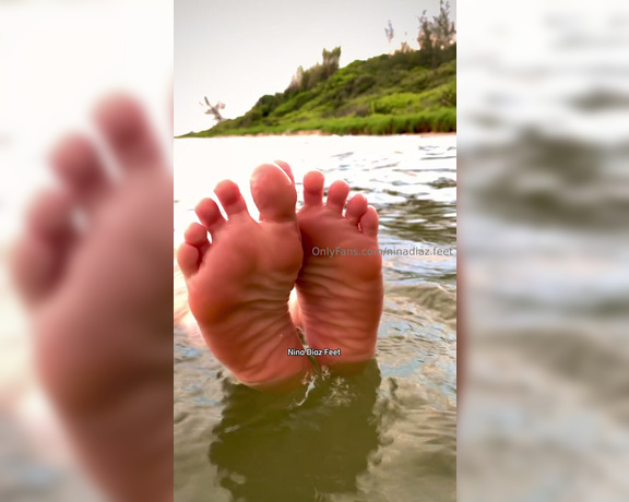 Nina’s Feet aka ninadiaz.feet OnlyFans - Who likes feet seasoned with salt I went to the beach and I couldnt help