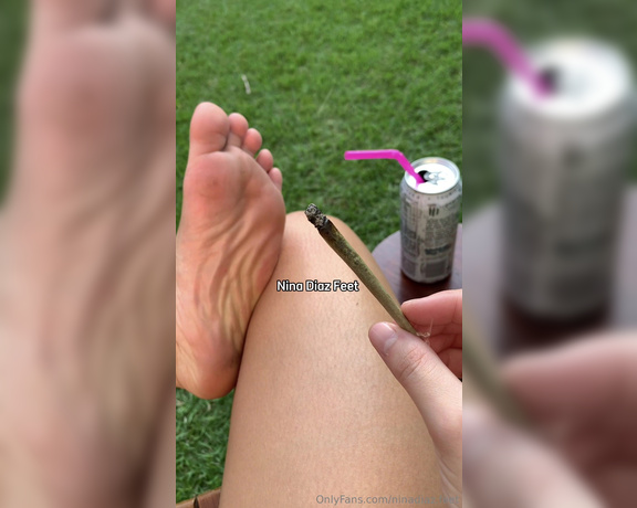 Nina’s Feet aka ninadiaz.feet OnlyFans - For smoke fetish and foot lovers! My feet are really smelly, I worked out hard