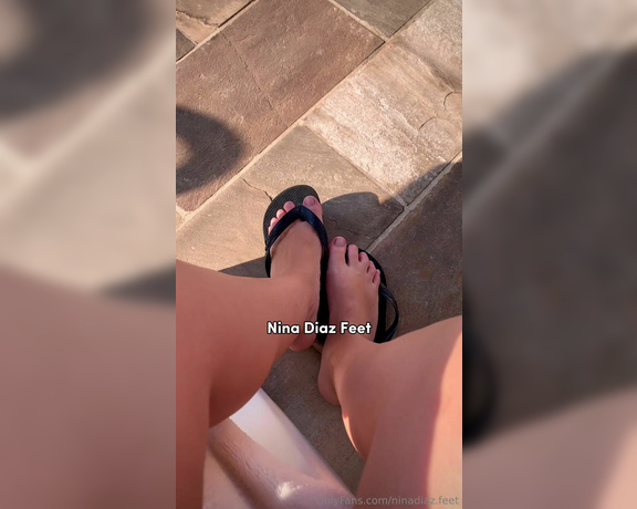 Nina’s Feet aka ninadiaz.feet OnlyFans - Today I went to the pool to sunbathe It was very hot and I sweated