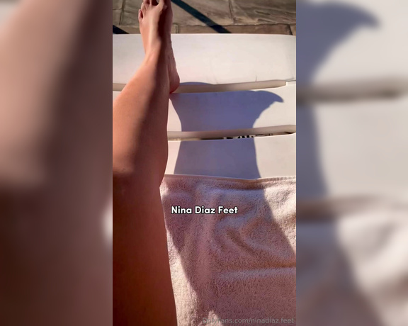 Nina’s Feet aka ninadiaz.feet OnlyFans - Today I went to the pool to sunbathe It was very hot and I sweated