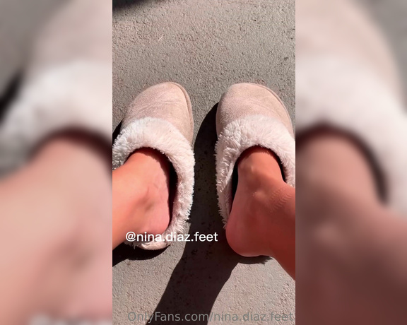 Nina’s Feet aka ninadiaz.feet OnlyFans - Who likes red nails