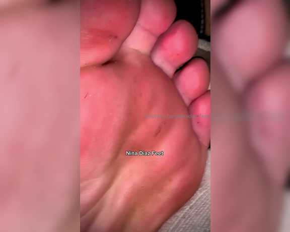 Nina’s Feet aka ninadiaz.feet OnlyFans - Stinky After Workout! Feet and Sweaty Armpit Fetish Today I workout out and sweat