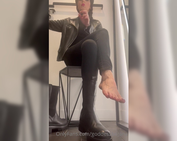 Goddess Bojana aka goddessbojana OnlyFans - Foot bitchTime to do your jobtime to clean My sweat!