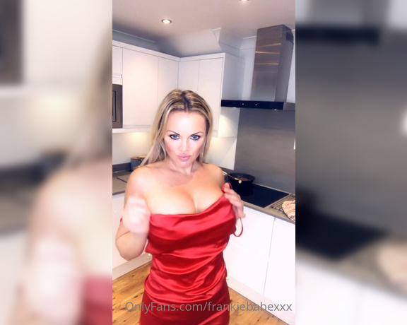 FrankieBabe aka frankiebabexxx OnlyFans - Preparing for my date what shall I give him for dessert