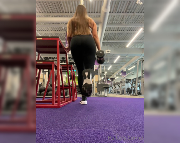 Halleys Comet aka halleyscomet69 OnlyFans - Compiled some work out clips for you I love working out, it grounds me while making