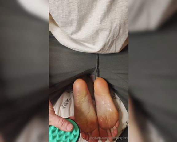 Princess Penelope aka secretsexyfeet OnlyFans - The new brush tickles the most