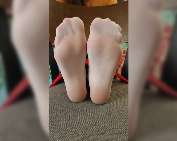 Princess Penelope aka secretsexyfeet OnlyFans - Please dont tickle