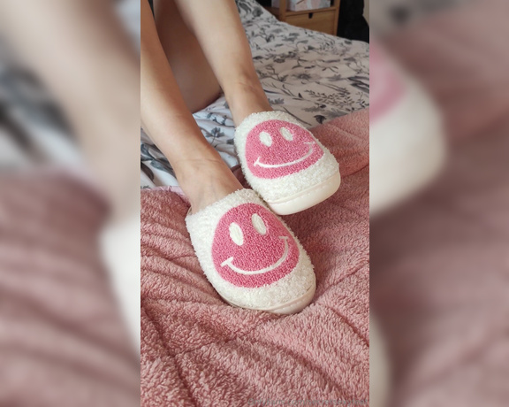Princess Penelope aka secretsexyfeet OnlyFans - Would you suck my toes fresh from my slippers
