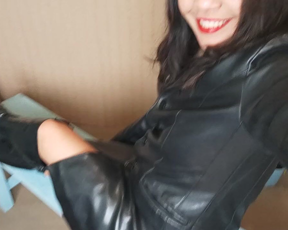 Reina Leather aka reinaleather OnlyFans - A very productive Tuesday I managed to film 3 videos and I manage to bring you