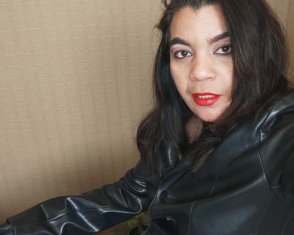 Reina Leather aka reinaleather OnlyFans - A very productive Tuesday I managed to film 3 videos and I manage to bring you