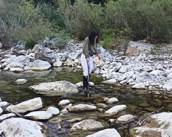 Reina Leather aka reinaleather OnlyFans - Refreshing!!!!!!