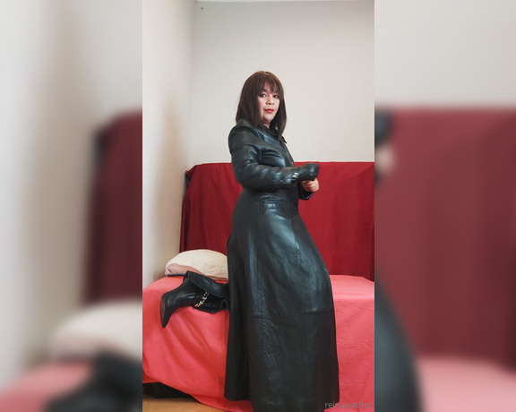 Reina Leather aka reinaleather OnlyFans - #Fulllengthcoat! Super sexy!