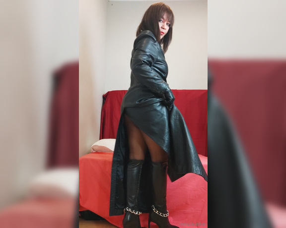 Reina Leather aka reinaleather OnlyFans - #Fulllengthcoat! Super sexy!