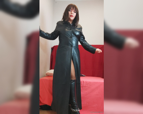 Reina Leather aka reinaleather OnlyFans - #Fulllengthcoat! Super sexy!