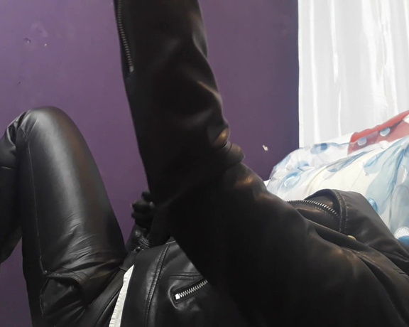 Reina Leather aka reinaleather OnlyFans - Hahahah! My last session with an old kinky leather lover# leather #cap# pointyboots #strapon