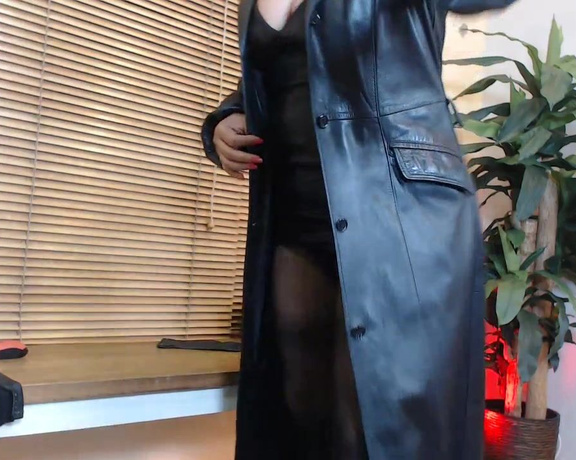 Reina Leather aka reinaleather OnlyFans Video 2549