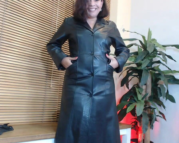 Reina Leather aka reinaleather OnlyFans Video 2549