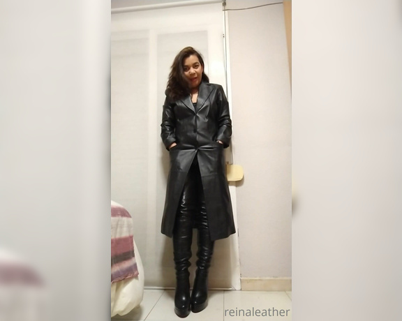 Reina Leather aka reinaleather OnlyFans - Leather hellos!!! showing of my lovely outfit in this gloomy day!