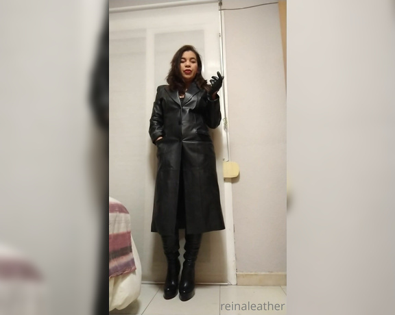 Reina Leather aka reinaleather OnlyFans - Leather hellos!!! showing of my lovely outfit in this gloomy day!