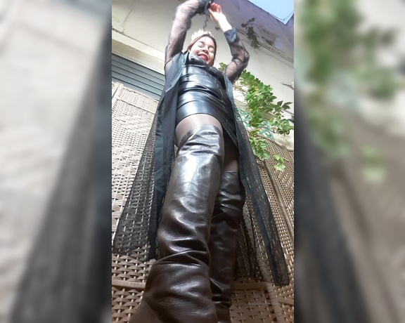 Reina Leather aka reinaleather OnlyFans - Im a #gigantess Behind the scenes of my latest video