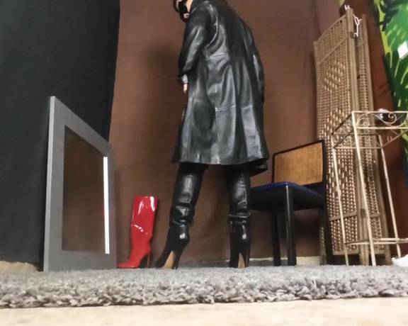 Reina Leather aka reinaleather OnlyFans - Here!! The second part 3 layers of leather!!!! Send love or Tip if you like!!!!