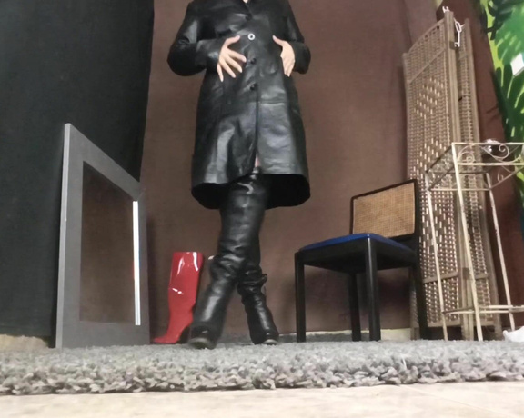 Reina Leather aka reinaleather OnlyFans - Here!! The second part 3 layers of leather!!!! Send love or Tip if you like!!!!