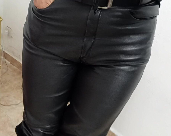 Reina Leather aka reinaleather OnlyFans - Worship, lick it all over