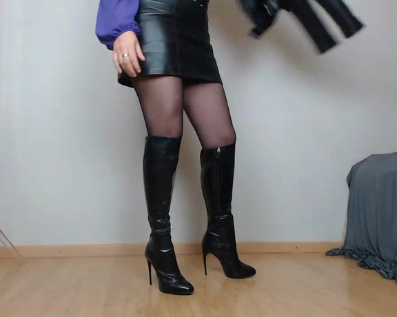 Reina Leather aka reinaleather OnlyFans Video 8824