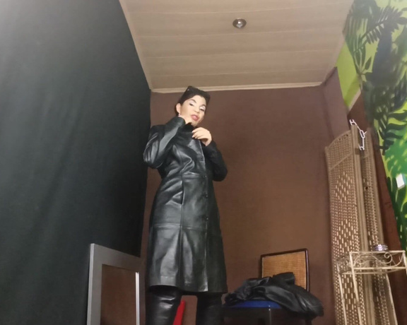 Reina Leather aka reinaleather OnlyFans - Todays live streamming recorder is acting weird and had a small little problem so I recorded