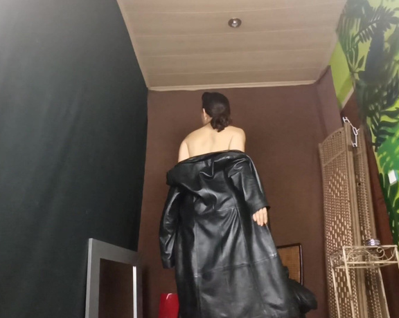 Reina Leather aka reinaleather OnlyFans - Todays live streamming recorder is acting weird and had a small little problem so I recorded