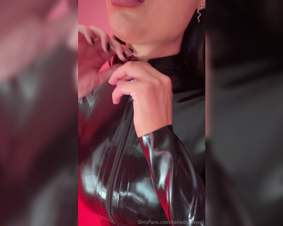 Katie Jane aka katiedomsyou OnlyFans - Worship mistress Katie’s hot cleavage Don’t my subs keys look so sexy dangling right above