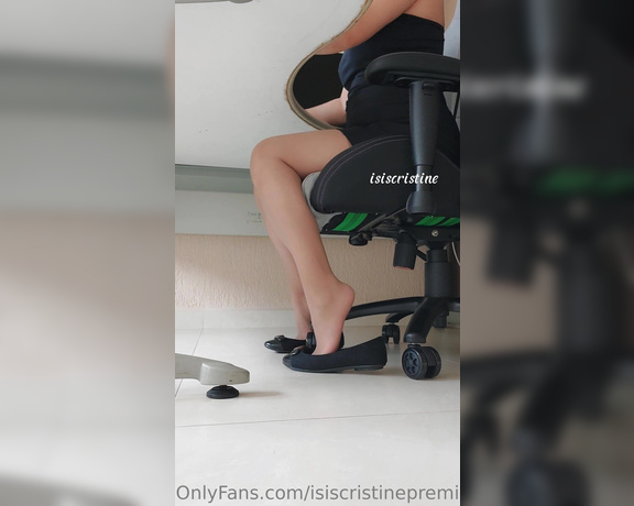 Isis Cristine aka isiscristinepremium OnlyFans - Feet and sexy legs in the office A lawyer who is in her office working