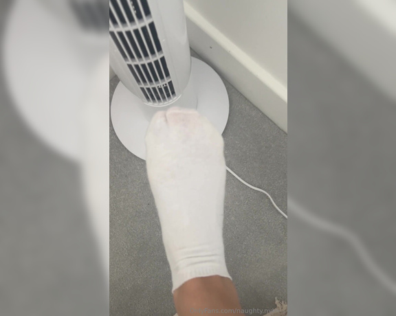 Naughty Nylons aka naughtynylons OnlyFans - This UK heat and going to the gym means super sweaty gym socks!