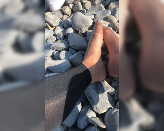 Naughty Nylons aka naughtynylons OnlyFans - Cooling off my hot feet in the breeze, and rubbing them against the rocks! What