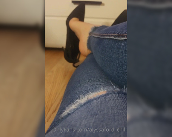 Alyssa Ford aka alyssaford_chill OnlyFans - Watch the video till the end if you wanna see my new pedi