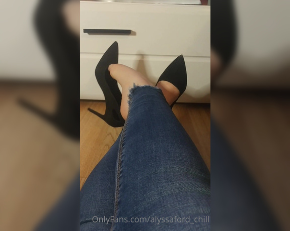 Alyssa Ford aka alyssaford_chill OnlyFans - Watch the video till the end if you wanna see my new pedi