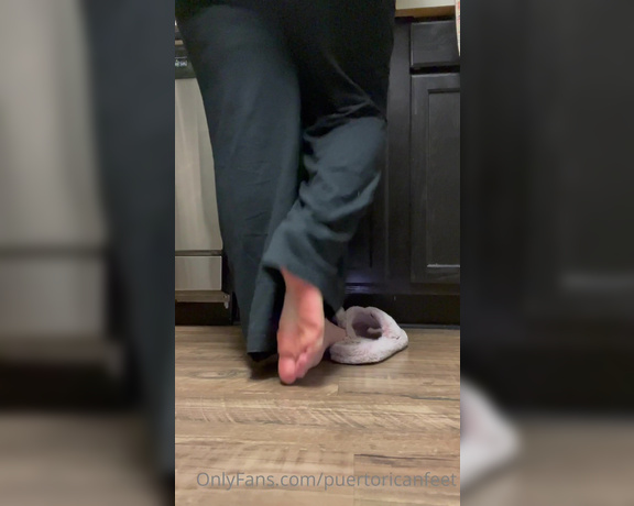 Puerto Rican aka puertoricanfeet OnlyFans - In the kitchen cleaning soles view)