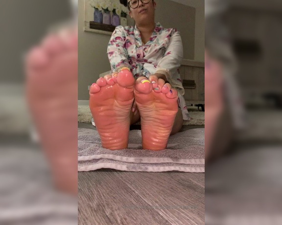 Puerto Rican aka puertoricanfeet OnlyFans - Oiled soles JOI