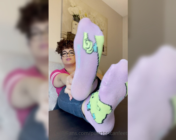 Puerto Rican aka puertoricanfeet OnlyFans - Stinky, sweaty sock removalTease