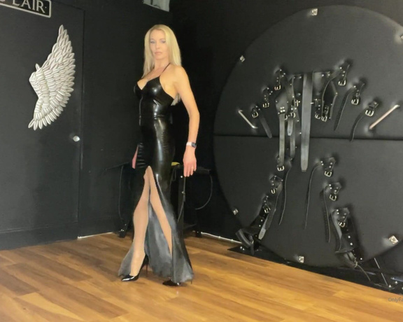 Lady Dark Angel aka Ladydarkangeluk Onlyfans - Who loves